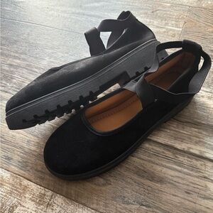Women’s Black Shoe